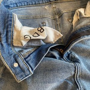 BDG Urban Outfitters Mom Jeans! SIZE 8
